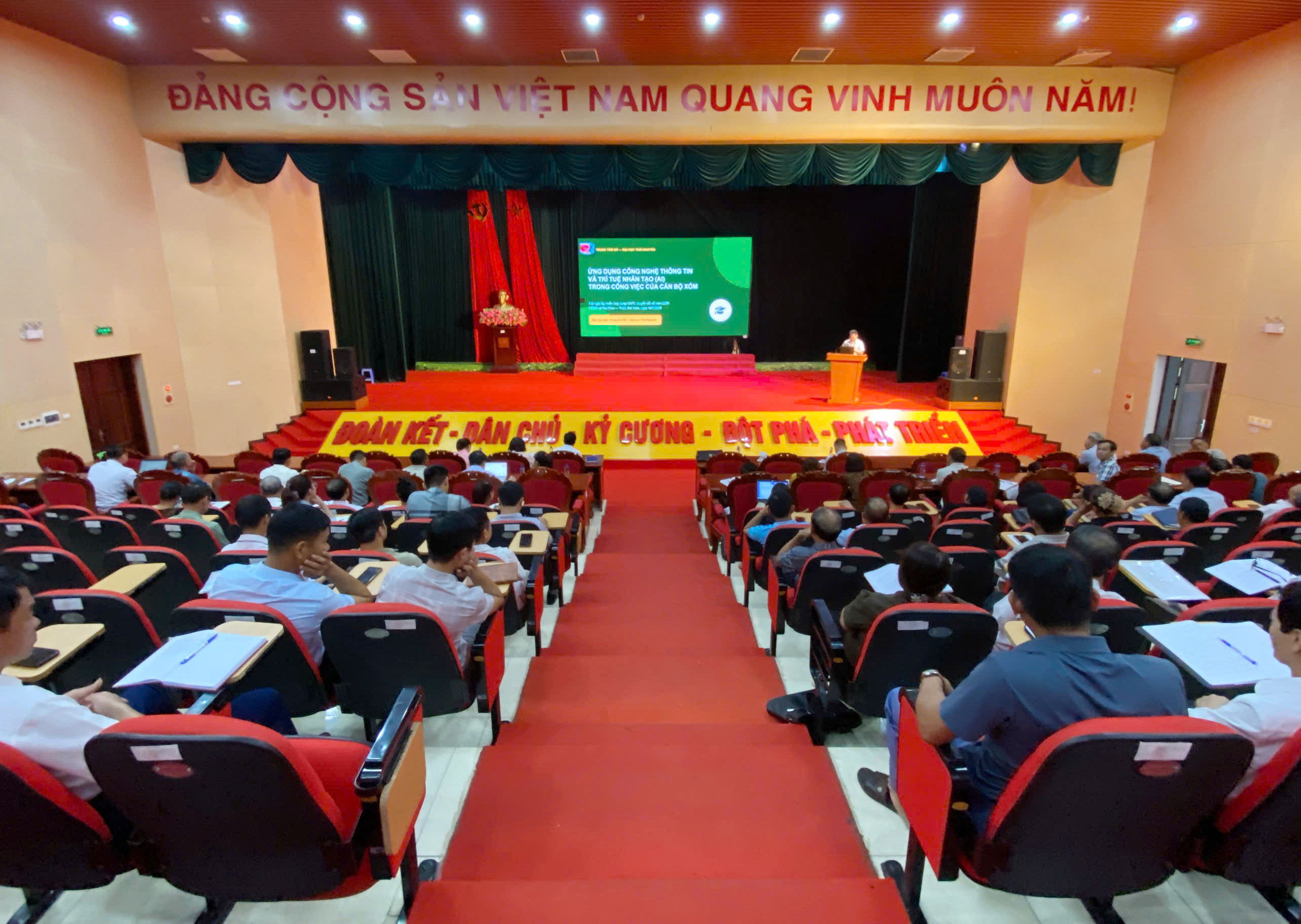 Hội nghị tập huấn cho đội ngũ cán bộ xóm về ứng dụng công nghệ thông tin, chuyển đổi số năm 2026 xã Đại Phúc
