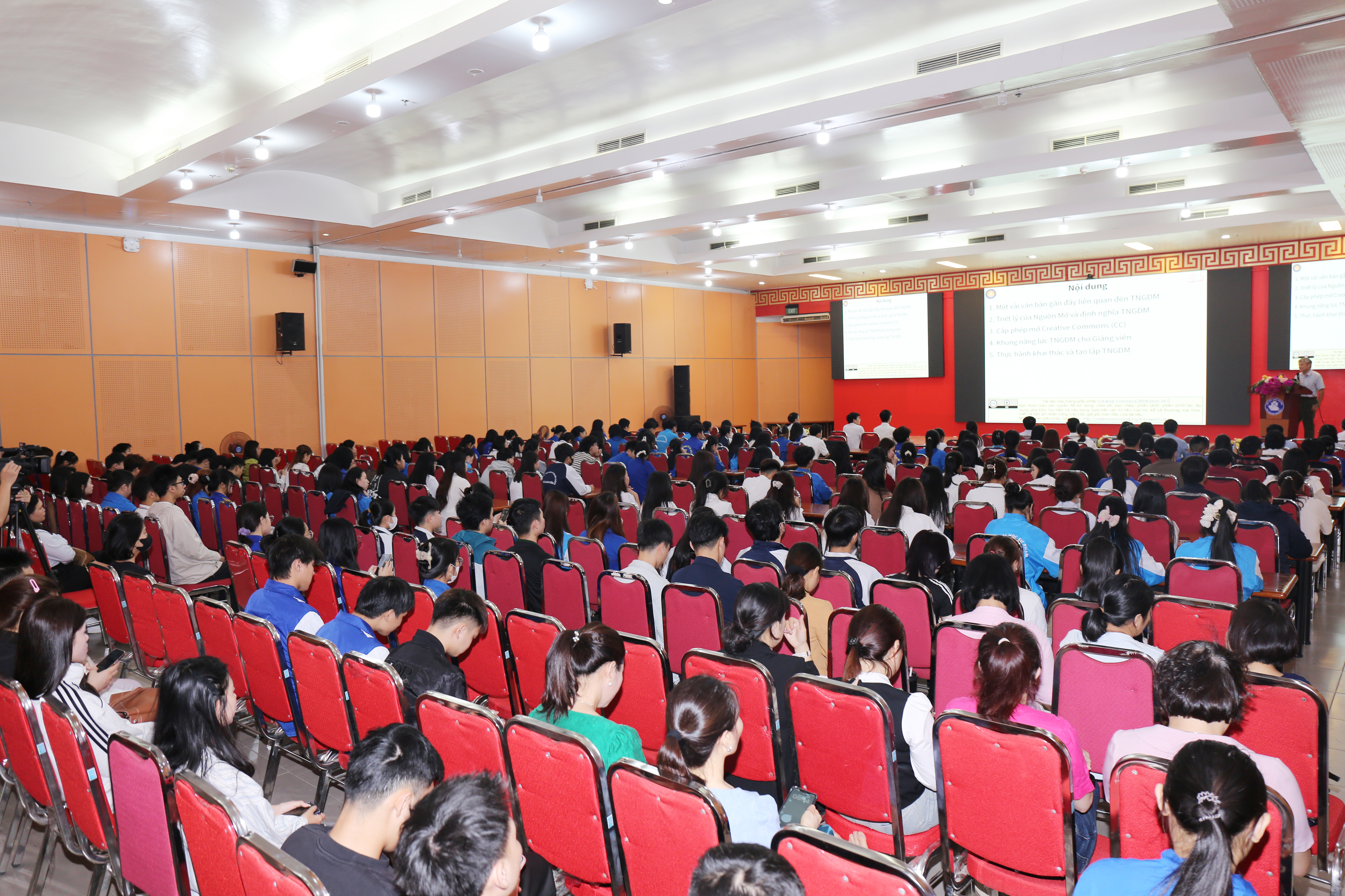 Hưởng ứng Ngày Sánh và Văn hóa đọc Việt Nam năm 2026 tại Trung tâm Số