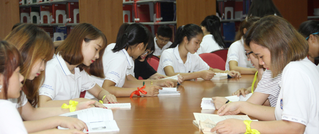 TTHL giới thiệu nguồn tài nguyên thông tin tới các tân sinh viên ĐHTN